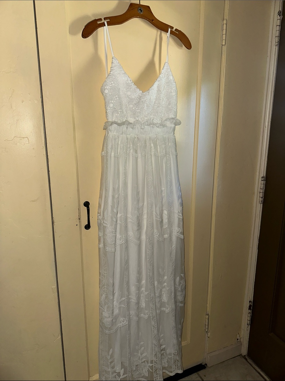 Spaghetti-Strap White Lace Maxi Dress
